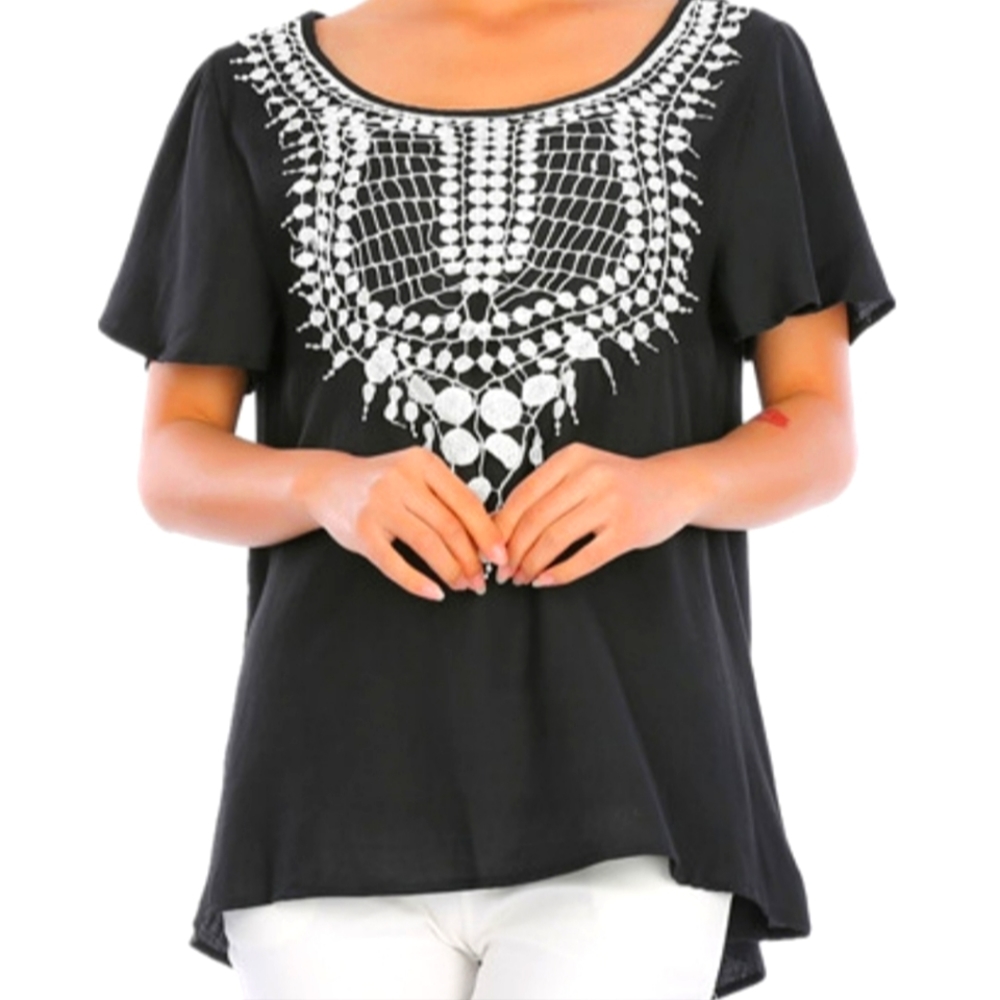NWT Black & White Embroidery Top, Size L to 1X (One Size fits Plus)